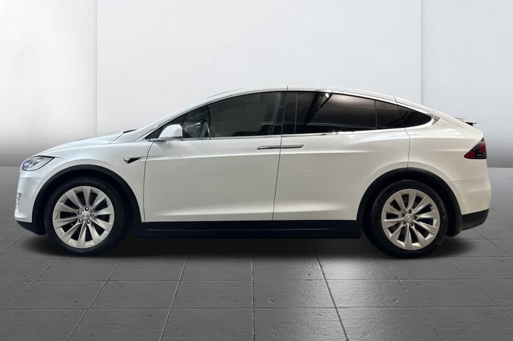 Tesla Model X 90D FRI SUPERCHARGE 7-sits Autopilot Luftfjädring Köldpaket En brukare 423hk
