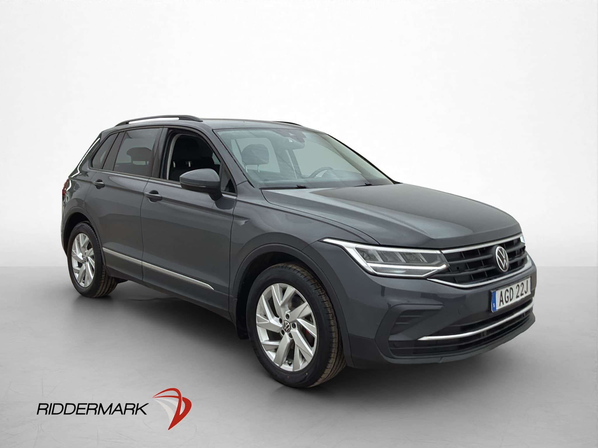 Volkswagen Tiguan TSI 150hk Värmare Kamera Drag CarPlay MOMS